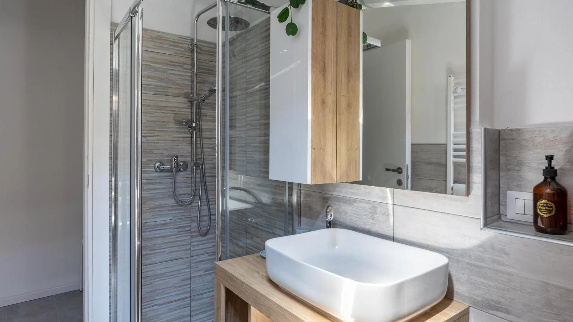 Free Parking Tiny House Wifi Netflix 15 Minuti Dal Duomo Apartment Milan Italy