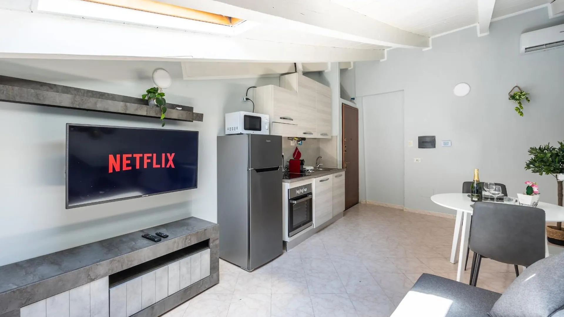 Free Parking Tiny House Wifi Netflix 15 Minuti Dal Duomo Apartment Milan